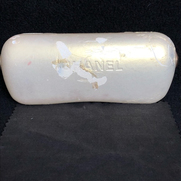 Authentic CHANEL Quilted Arm Gradient Sunglasses - Picture 5 of 8